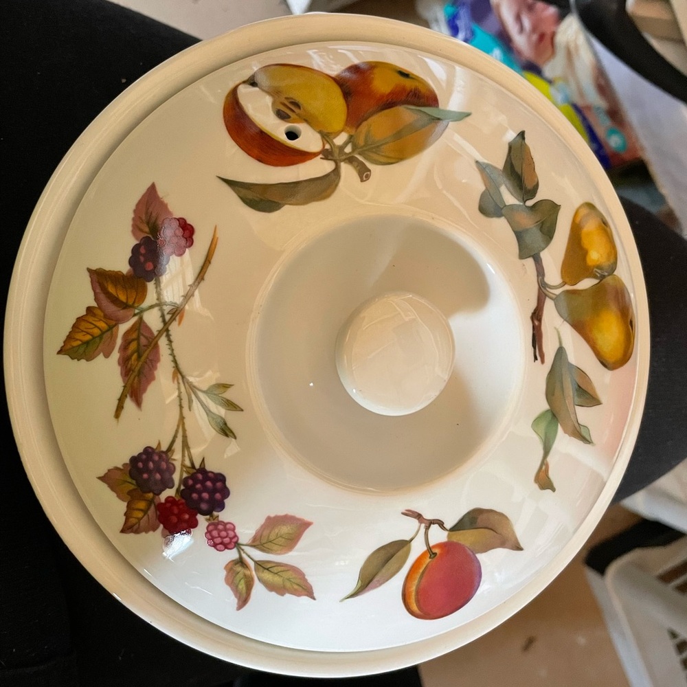 Royal Worcester “Evesham M” Oven to Table Round Covered Casserole Vegetable Dish